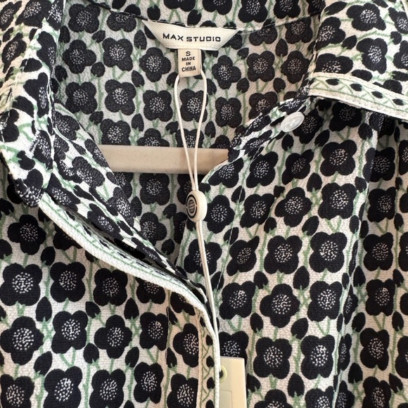 Elegant Black and Cream Patterned Dress 👗 - Picture 2 of 9